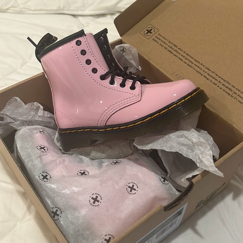 Dr. Martens 1460 T Pink- patent leather zip up boots